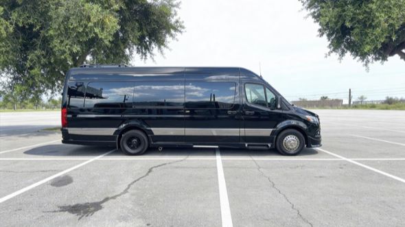 sprinter limousine corona